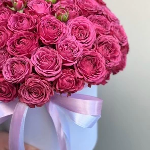 Коробка с кустовой пионовидной розой